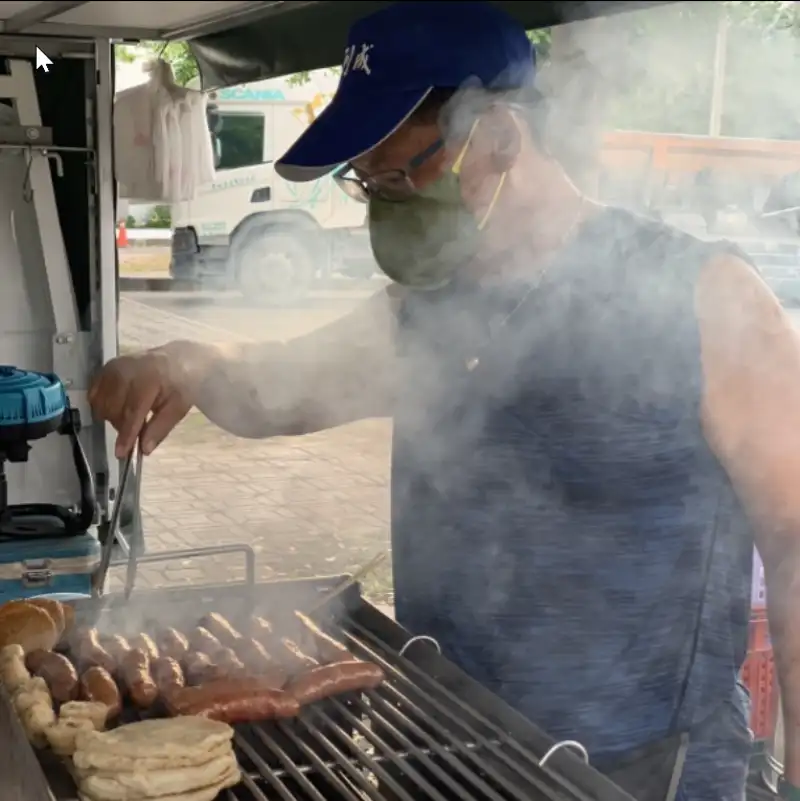 In the food and beverage industry, do you wear a mask for "hygiene" or to "protect your lungs"?