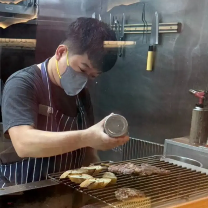 What Happens When You Breathe BBQ Oil Smoke Too Long? 3 Key Protection Tips for Restaurant Workers