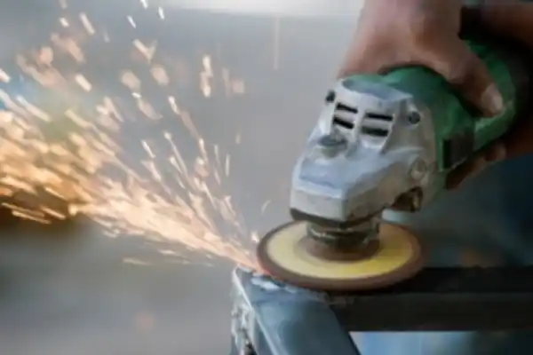 Half of the employees got cancer! He ran an iron factory and inhaled dust for 40 years.
